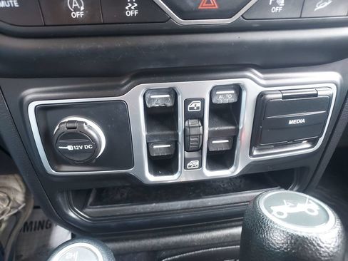 Used 2018 Jeep Wrangler Unlimited Sport S AWD/4WD image 18