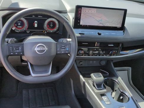 Used 2025 Nissan Rogue SL w/ Tech Package FWD image 16