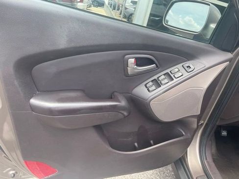 Used 2010 Hyundai Tucson Limited AWD/4WD image 30