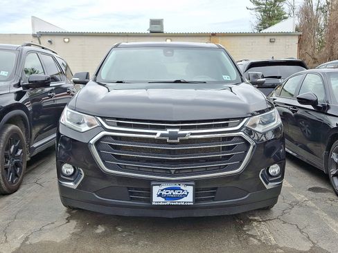Used 2021 Chevrolet Traverse LT w/ LT Premium Package image 2