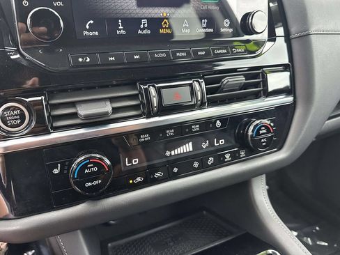 Used 2023 Nissan Pathfinder SL w/ Black Appearance Package AWD/4WD image 25