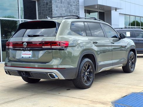 Used 2025 Volkswagen Atlas Peak Edition SE image 24