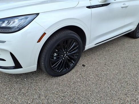 Used 2023 Lincoln Corsair AWD w/ Equipment Group 101A image 4