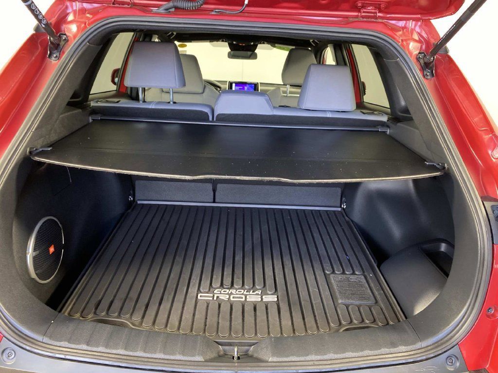 Used 2023 Toyota Corolla Cross AWD Hybrid w/ Moonroof Package image 8