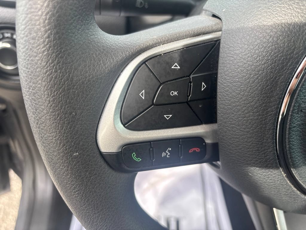 Used 2023 Jeep Renegade Latitude AWD/4WD image 24