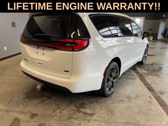 New 2026 Chrysler Pacifica Select w/ S Appearance Package AWD/4WD image 8