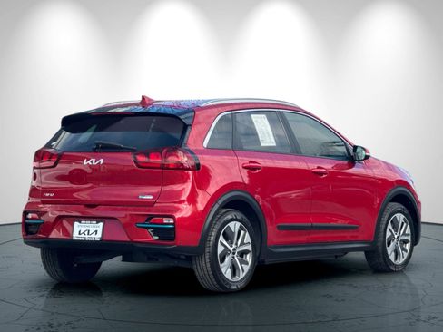 Used 2022 Kia Niro EX image 4