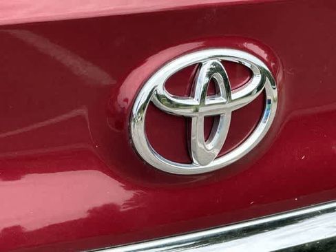 Used 2017 Toyota Camry XLE FWD image 25
