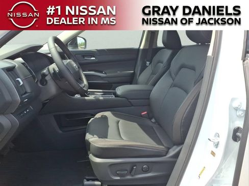 New 2026 Nissan Pathfinder SL FWD image 23
