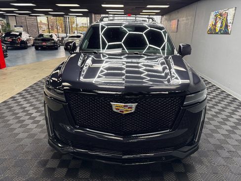 Used 2022 Cadillac Escalade Sport Platinum w/ Heavy-Duty Trailer Package image 5