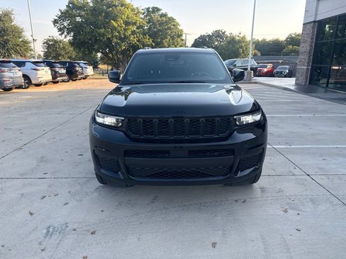 Used 2023 Jeep Grand Cherokee L Laredo AWD/4WD image 2
