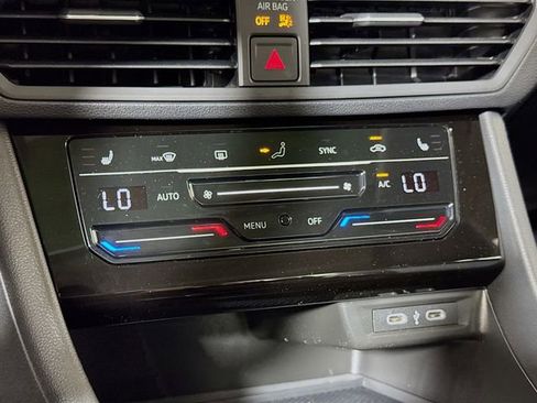 New 2026 Volkswagen Jetta SE image 9