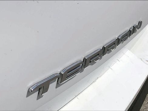 Used 2024 GMC Terrain SLE FWD image 10
