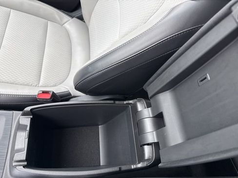 Used 2025 Ford Escape SE image 20