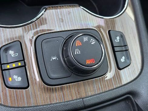 Used 2023 GMC Acadia SLE w/ Driver Convenience Package image 16