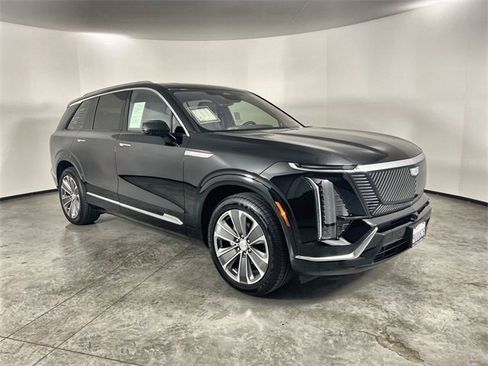 Used 2026 Cadillac Vistiq Luxury image 2