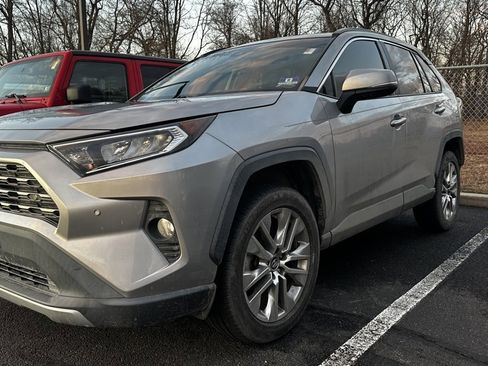 Used 2019 Toyota RAV4 Limited image 2