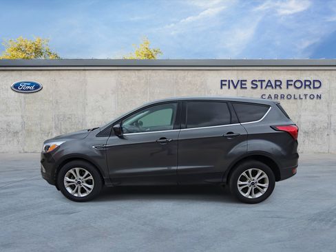 Used 2019 Ford Escape SE image 5