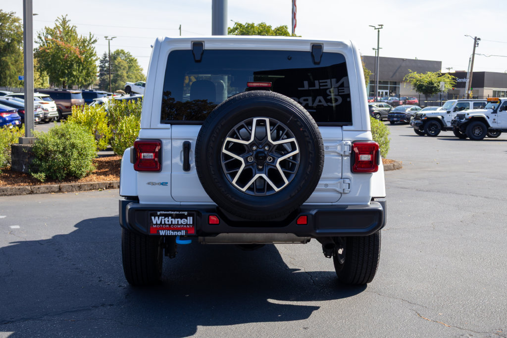 Used 2024 Jeep Wrangler Unlimited Sahara AWD/4WD image 8