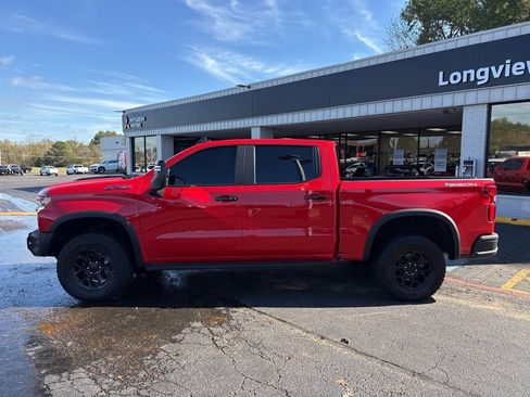 Used 2023 Chevrolet Silverado 1500 ZR2 image 9