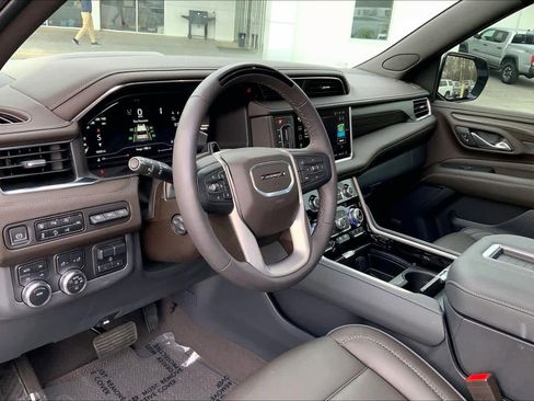Used 2024 GMC Yukon Denali w/ Advanced Technology Package image 17