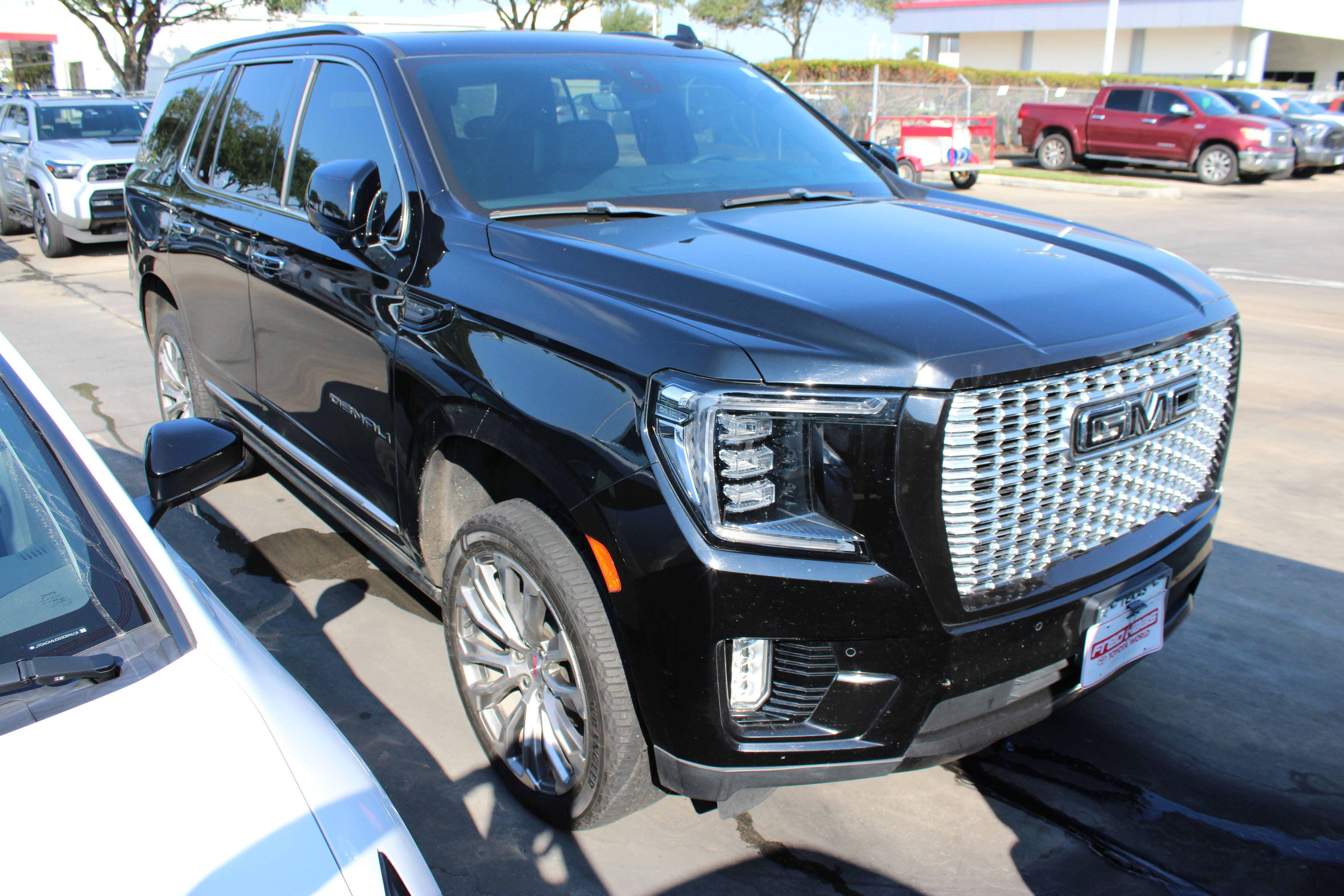 Used 2021 GMC Yukon Denali w/ Denali Ultimate Package AWD/4WD image 2