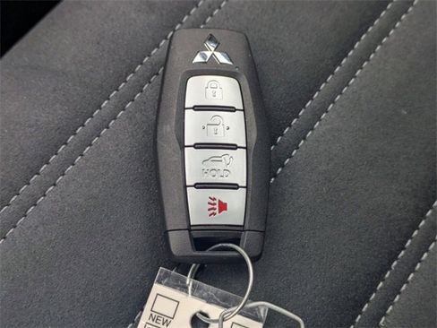 New 2025 Mitsubishi Outlander SE image 35