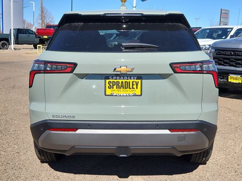 New 2026 Chevrolet Equinox LT w/ Convenience Package II FWD image 10