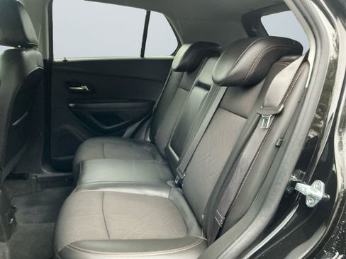 Used 2022 Chevrolet Trax LT w/ Midnight Edition image 13