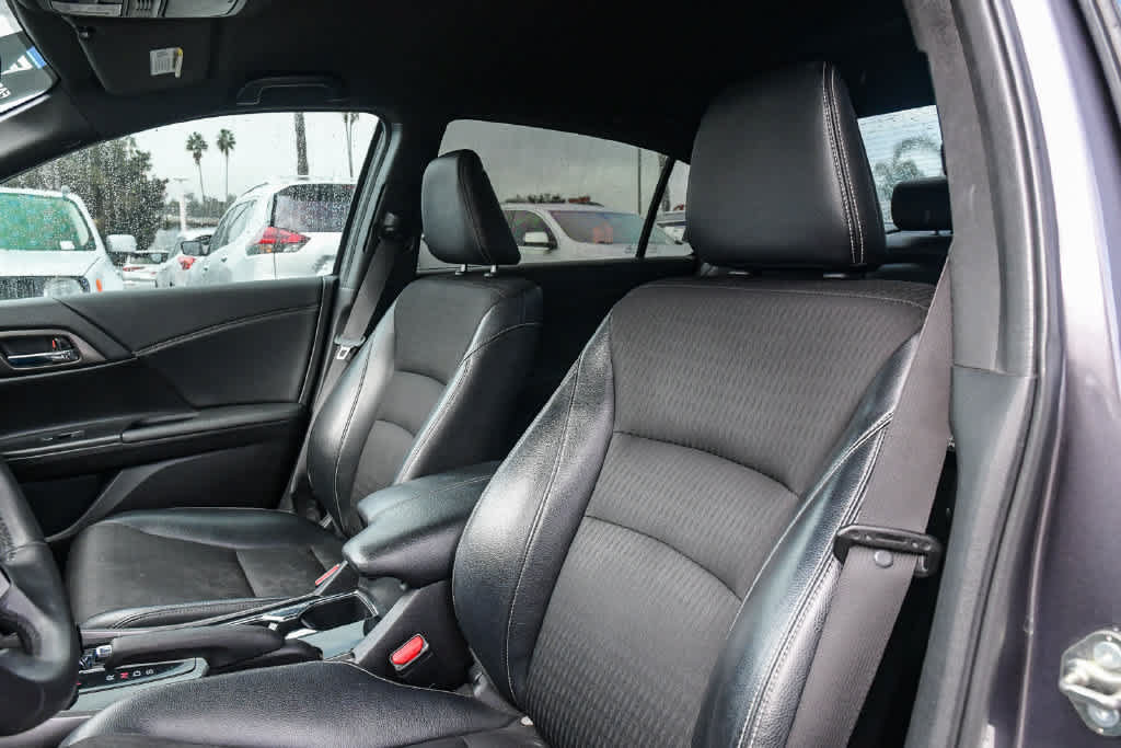 Used 2017 Honda Accord Sport image 18