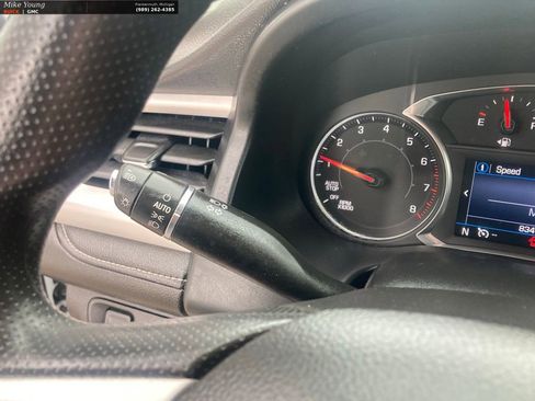 Used 2022 GMC Acadia SLE FWD image 20