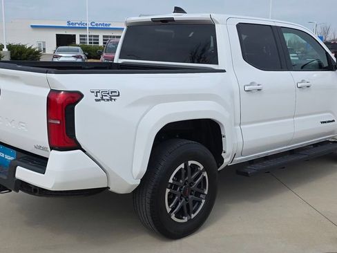 Used 2024 Toyota Tacoma TRD Sport AWD/4WD image 6