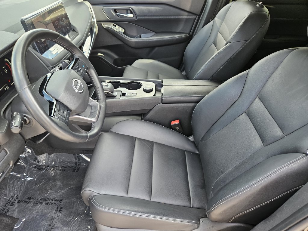 Used 2025 Nissan Rogue SL AWD/4WD image 13