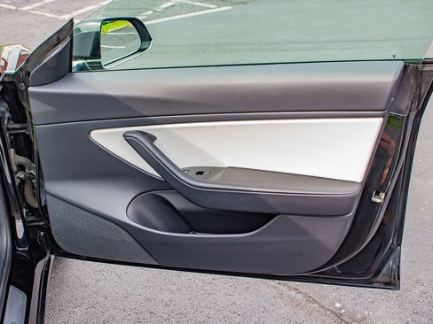 Used 2020 Tesla Model 3 Standard Range Plus RWD image 21