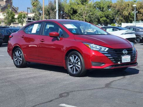 Used 2025 Nissan Versa SV w/ Trunk Package FWD image 33
