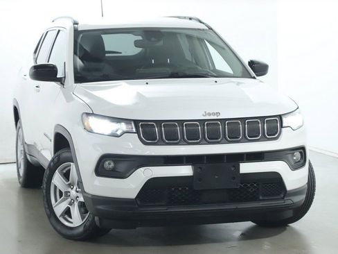 Used 2022 Jeep Compass Latitude AWD/4WD image 2