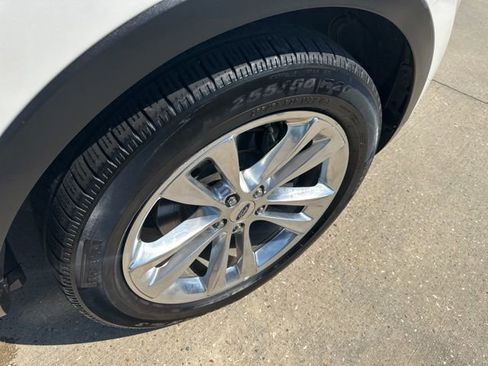 Used 2018 Ford Explorer Limited w/ Equipment Group 301A FWD image 39