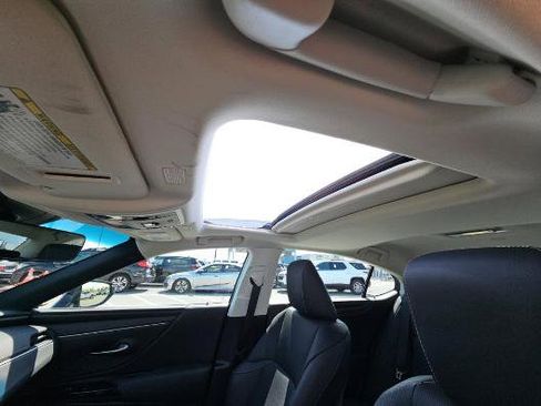 Used 2022 Lexus ES 300h w/ Premium Package image 6