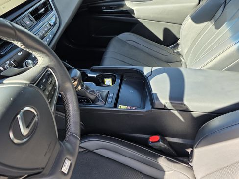 Used 2024 Lexus ES 300h F Sport image 13