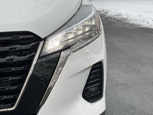 Used 2023 Nissan Kicks SR w/ SR Premium Package image 2