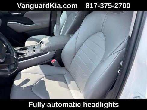 Used 2023 Toyota Highlander XLE image 13