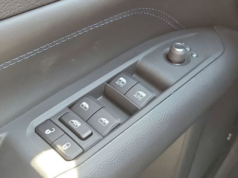 New 2026 Jeep Compass Latitude AWD/4WD image 33