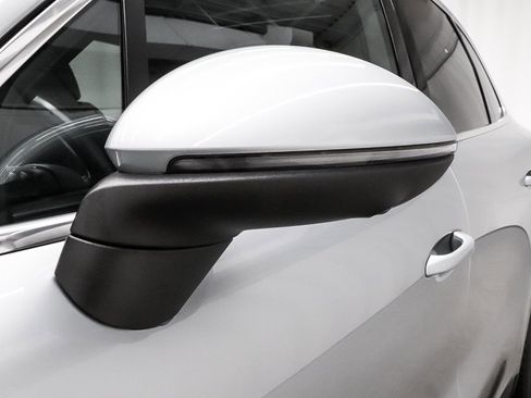 Used 2021 Porsche Cayenne w/ Premium Package image 54