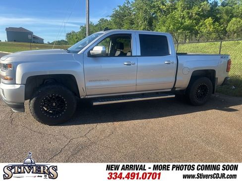 Used 2018 Chevrolet Silverado 1500 LT w/ All Star Edition AWD/4WD image 6