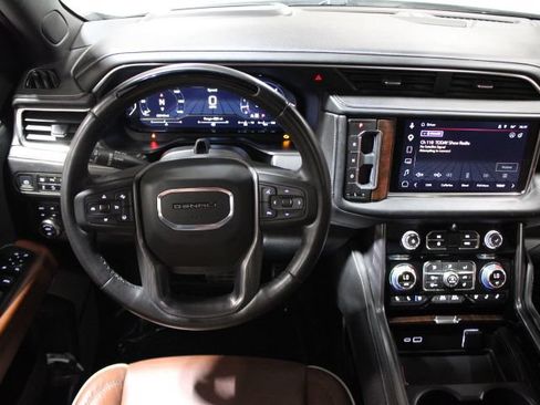 Used 2024 GMC Yukon Denali Ultimate AWD/4WD image 32