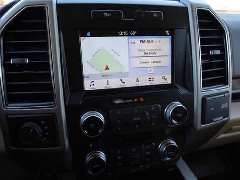 Used 2018 Ford F150 Lariat w/ Equipment Group 502A Luxury AWD/4WD image 25