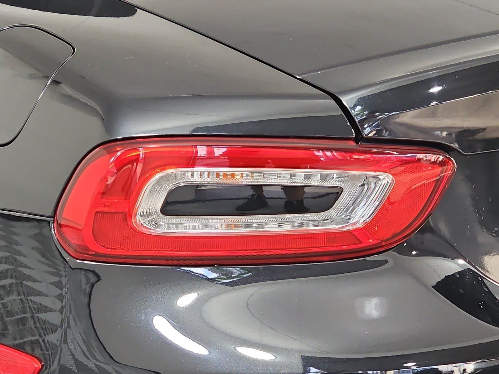 Used 2018 FIAT 124 Spider Classica w/ Technology & Siriusxm Group RWD image 28