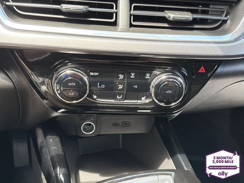 Used 2025 Chevrolet Trax ACTIV w/ Driver Confidence Package FWD image 22