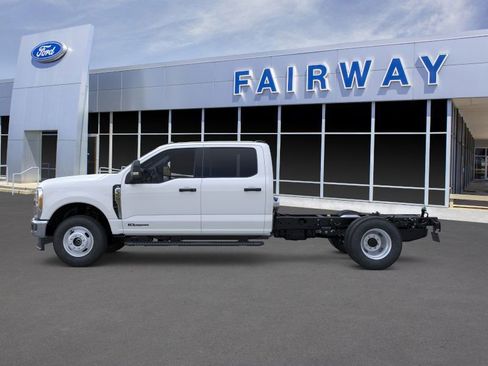 New 2025 Ford F350 XL w/ XL Chrome Package image 3