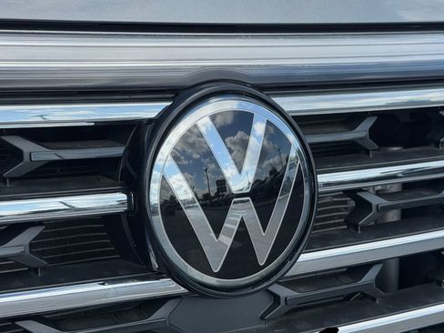 Used 2025 Volkswagen Atlas SE FWD image 32